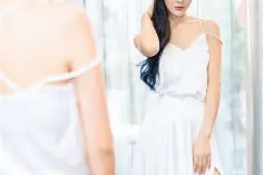 炸裂！司晓迪凌晨甩黑色吊带美照评论区从吃瓜到吐槽吵翻了天